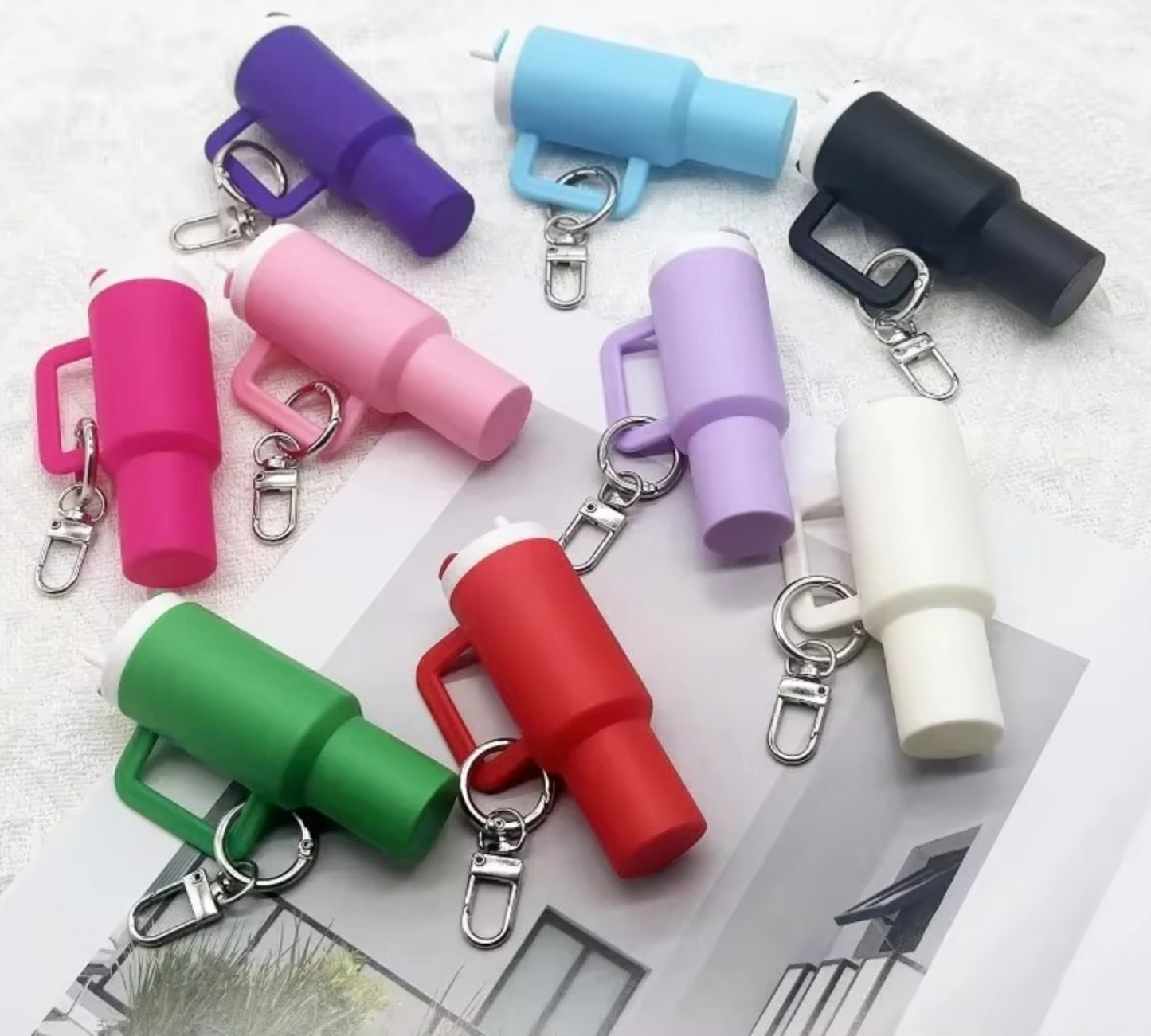 Mini Stanley Tumbler Keychain – Cute Portable Stanley Cup Charm for Handbags, Backpacks & Car Keys – Trendy Mini Stanley Cup Accessory – Random Color Gift Idea