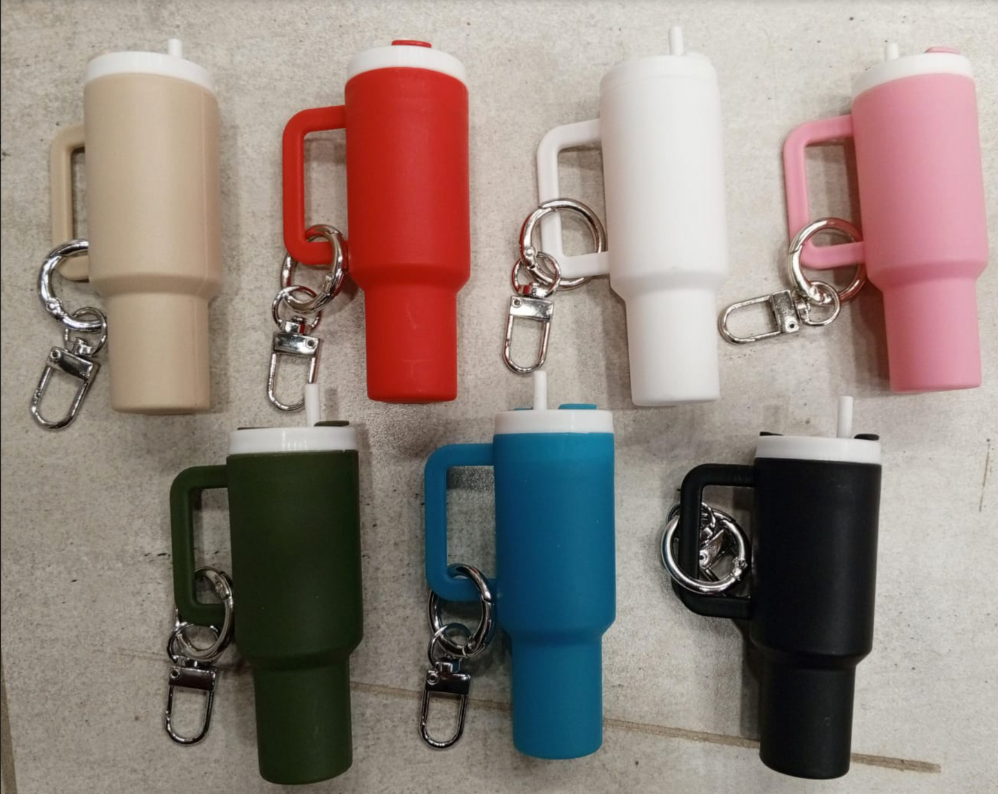 Mini Stanley Tumbler Keychain – Cute Portable Stanley Cup Charm for Handbags, Backpacks & Car Keys – Trendy Mini Stanley Cup Accessory – Random Color Gift Idea